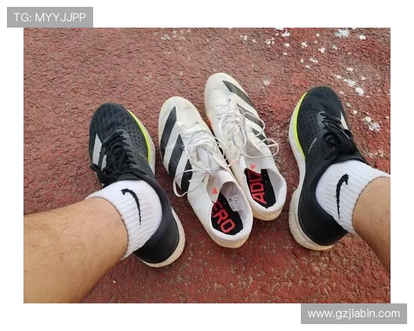 世俱杯用鞋科技进化史：从钉鞋到智能足球鞋