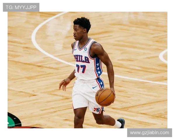 埃奇库姆意外踢到女球迷引发关注VJ温暖拥抱安慰受伤球迷